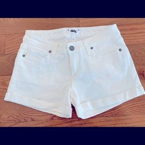 Paige denim jimmy jimmy shorts in optic white in size 25